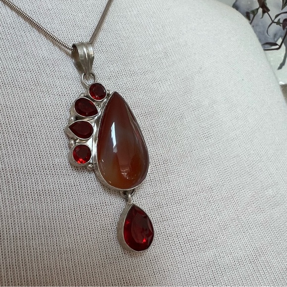 Silver plated/silver red stone pendant on a sterling silver chain - Picture 4 of 16